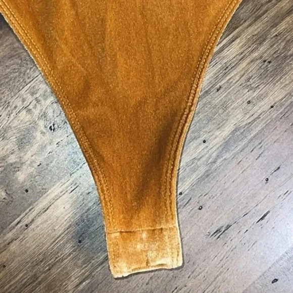 NWT FABLETICS GIGI VELOUR WMN THONG BODYSUIT 1-shoulder design Snap Closure MED - Picture 8 of 10